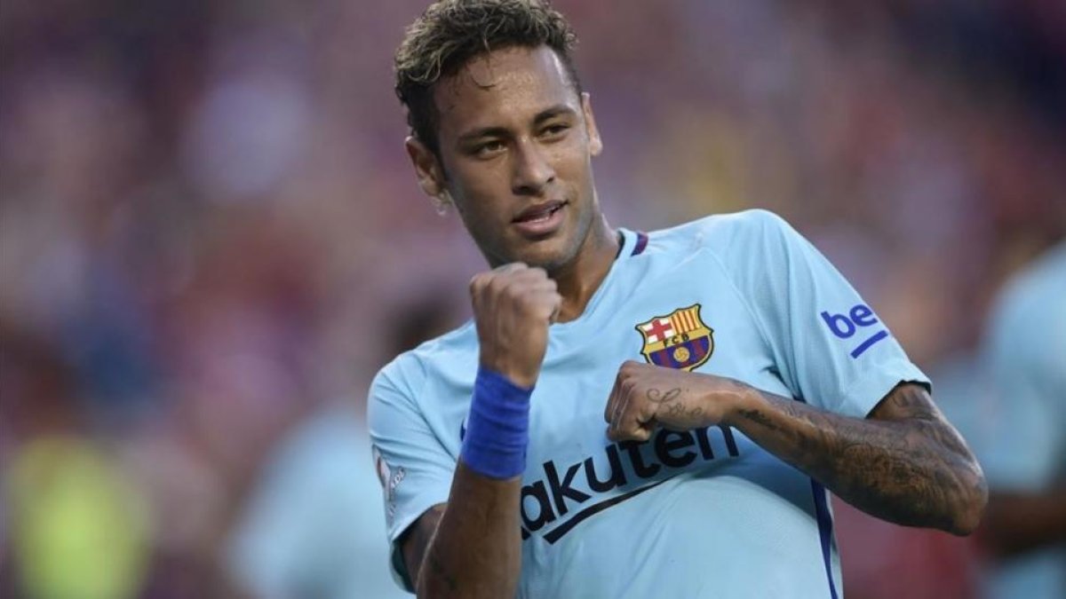 Neymar celebra el gol anotado ante el Manchester United en el amistoso de Washington.-BRENDAN SMIALOWSKI