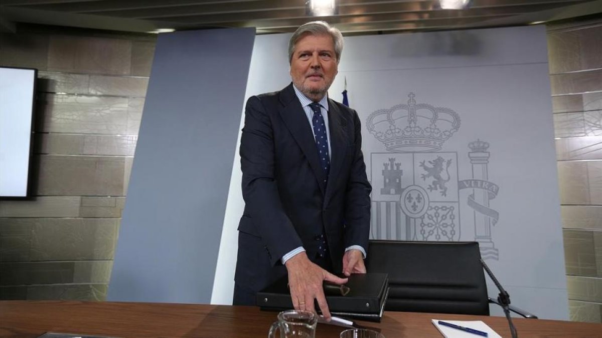 El portavoz del Gobierno, Íñigo Méndez de Vigo, tras la reunión del consejo de ministros.-DAVID CASTRO