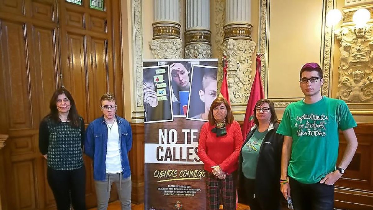 Presentación de la campaña contra el acoso escolar en elAyuntamiento de Valladolid.-EL MUNDO