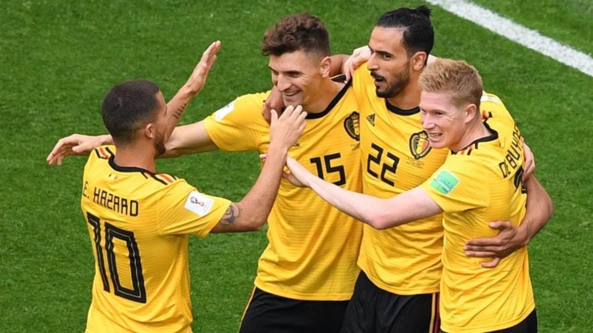 Meunier, felicitado por sus compañeros tras marcar el 1-0 a Inglaterra.-OLGA MALTSEVA