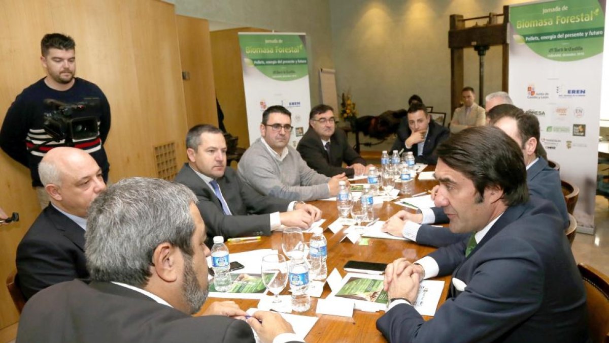 El consejero de Fomento y Medio Ambiente, Juan Carlos Suárez-Quiñones, asiste a la Jornada de Biomasa Forestal organizada por El Norte de Castilla-Ical