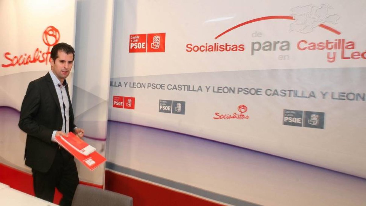 El secretario general del PSOE de Castilla y León, Luis Tudanca, preside la Permanente del PSCyL-Ical