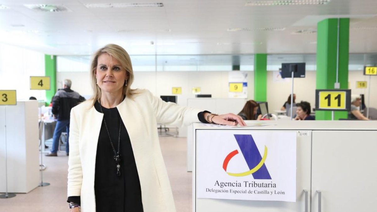 La delegada especial de la Agencia Estatal de Administración Tributaria de Castilla y León, Georgina de la Lastra, valora la evolución de la campaña de Renta 2015 y presenta los servicios de atención presencial disponibles para el contribuyente-ICAL