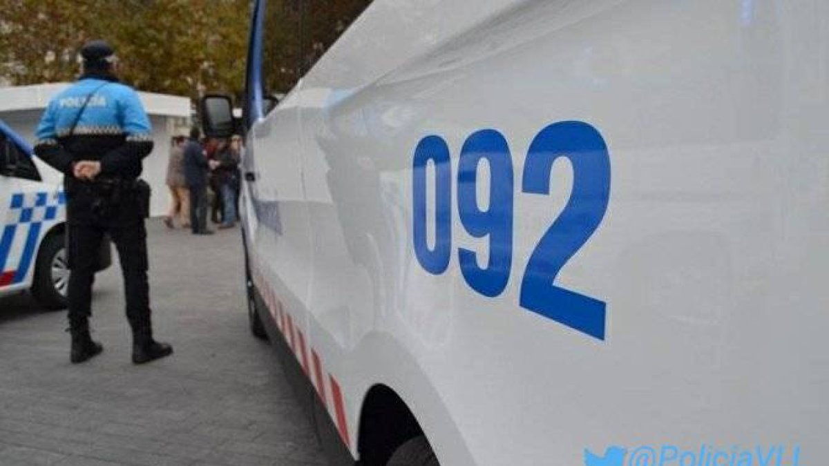 Coche patrulla de la Policía Local.- @POLICIAVLL