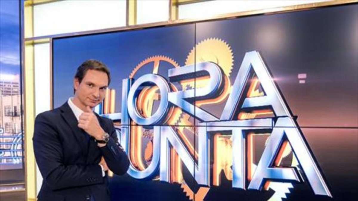 Javier Cárdenas, en el plató de Hora punta.-