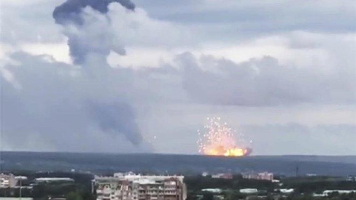 Explosión en una base militar del norte de Rusia.-LISA UTSKOVA (AP)