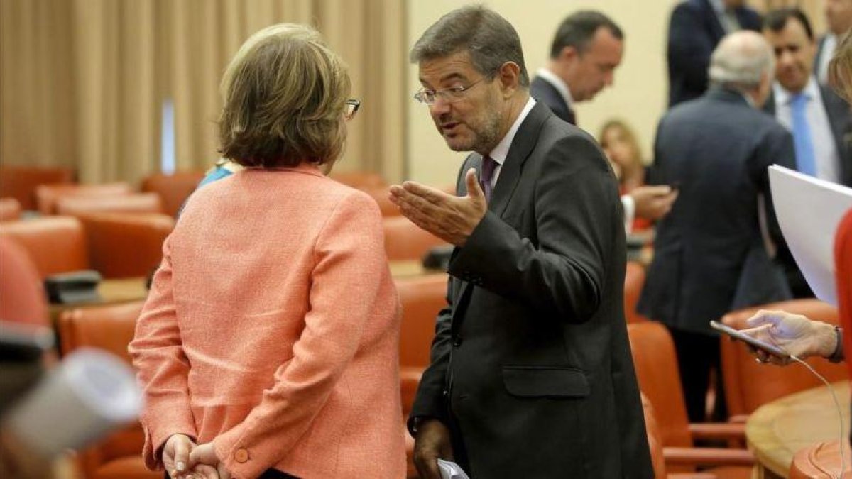 Rafael Catala tras la reunión del grupo parlamentario del PP-JOSE LUIS ROCA