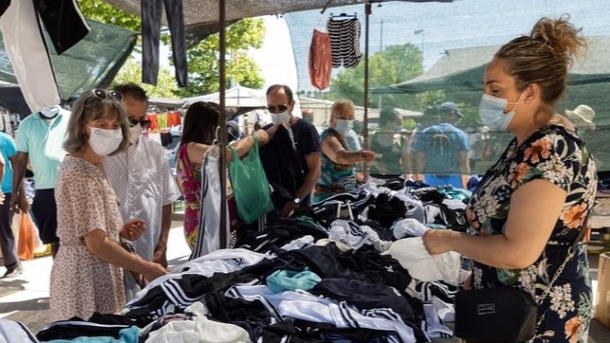Puesto en el mercadillo del real de la feria.