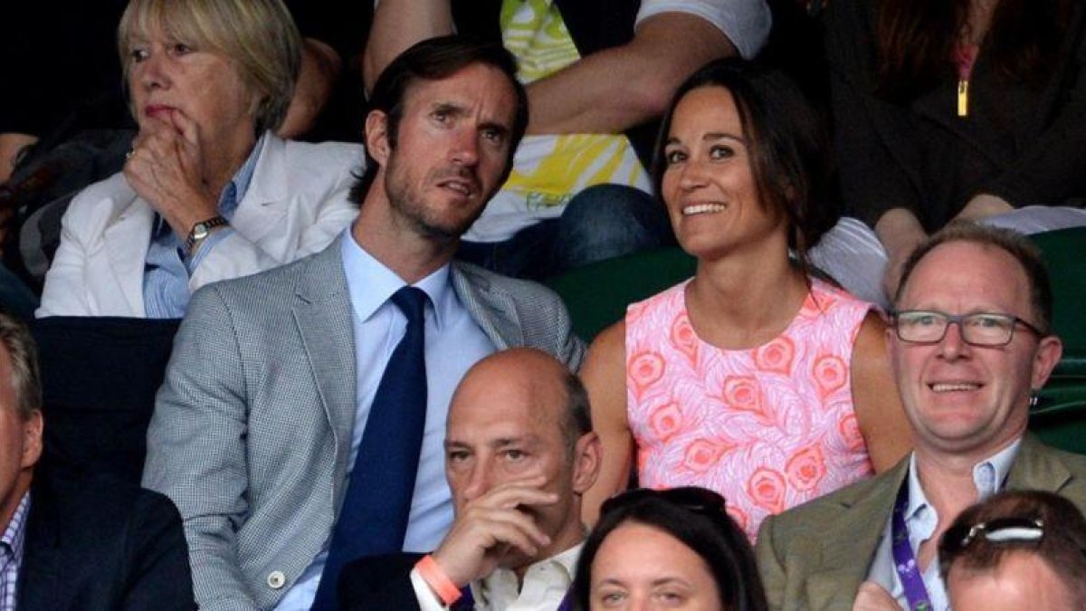 Pippa Middleton y su prometido, James Matthews, en julio de este año.-ANTHONY DEVLIN