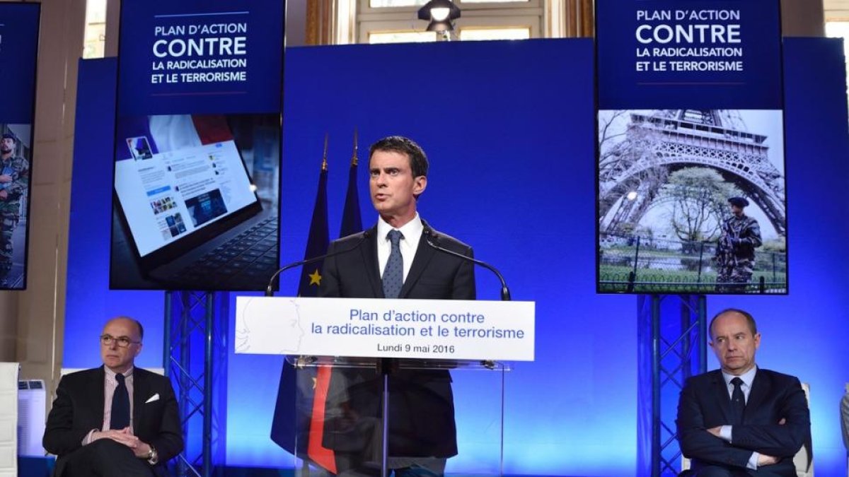 El primer ministro francés, Manuel Valls, durante la presentación del nuevo paquete de medidas contra la radicalización.-AFP / ERIC FEFERBERG