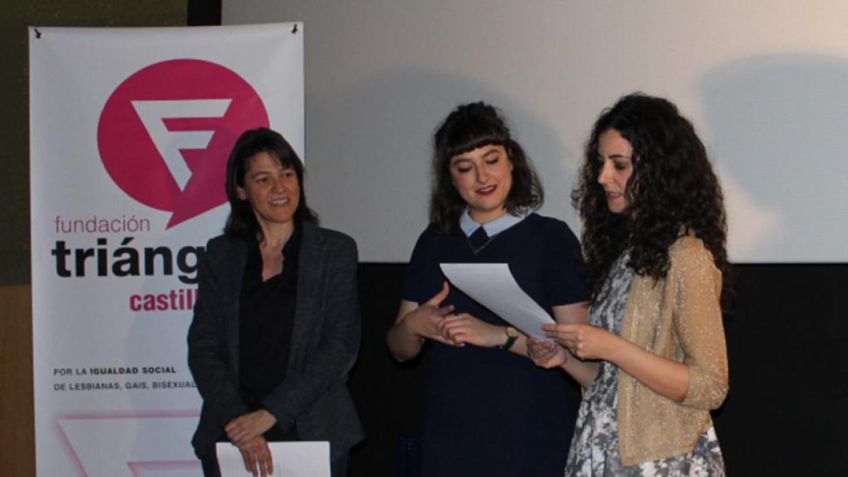 De I a D: María Luisa López Municio, Marta Álvarez y Cristina San José.-EL MUNDO