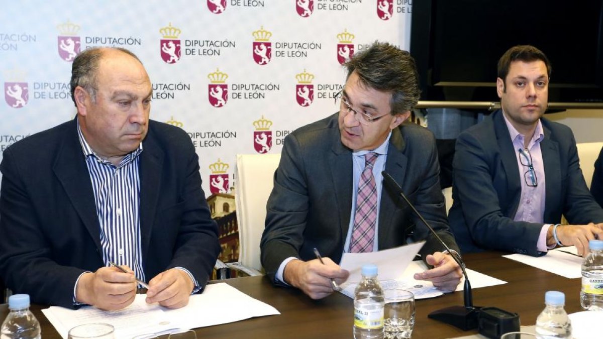 El presidente de la Diputación de León, preside la reunión del Consorcio Provincial de Turismo para definir las propuestas que se llevarán a la próxima edición de Intur-Ical