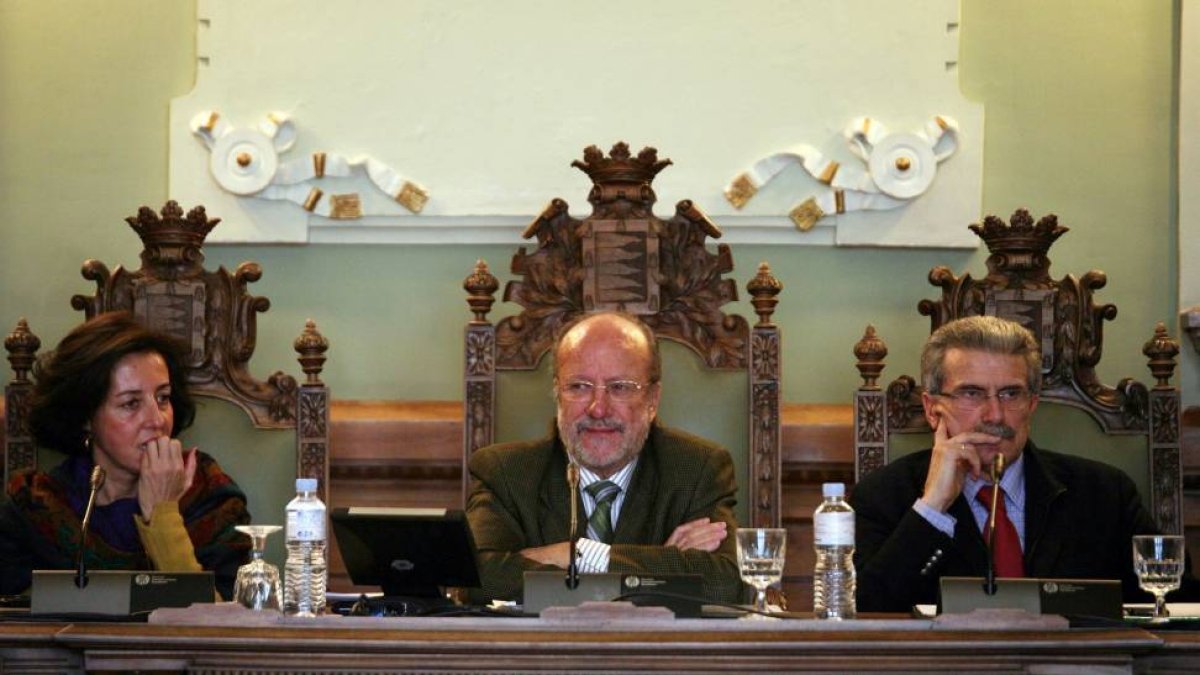 El alcalde de Valladolid, Javier León de la Riva, durante el Pleno del Ayuntamiento-Ical