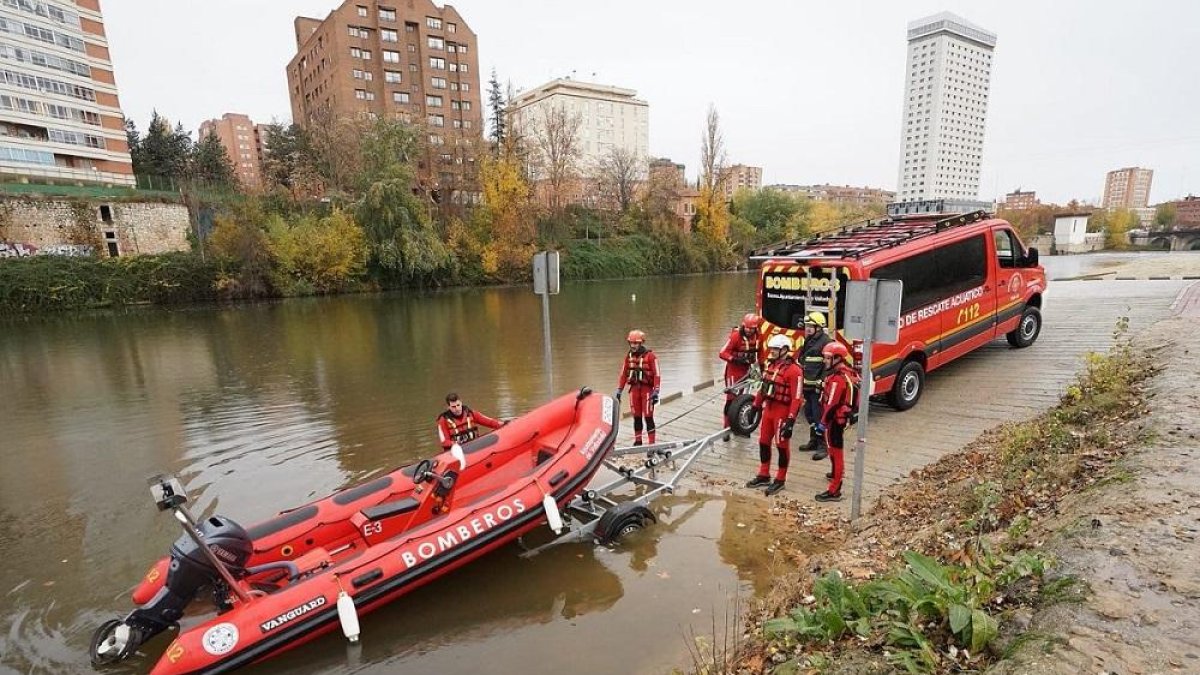 Embarcadero en el río acondicionado para rescate.-@AyuntamientoVLL