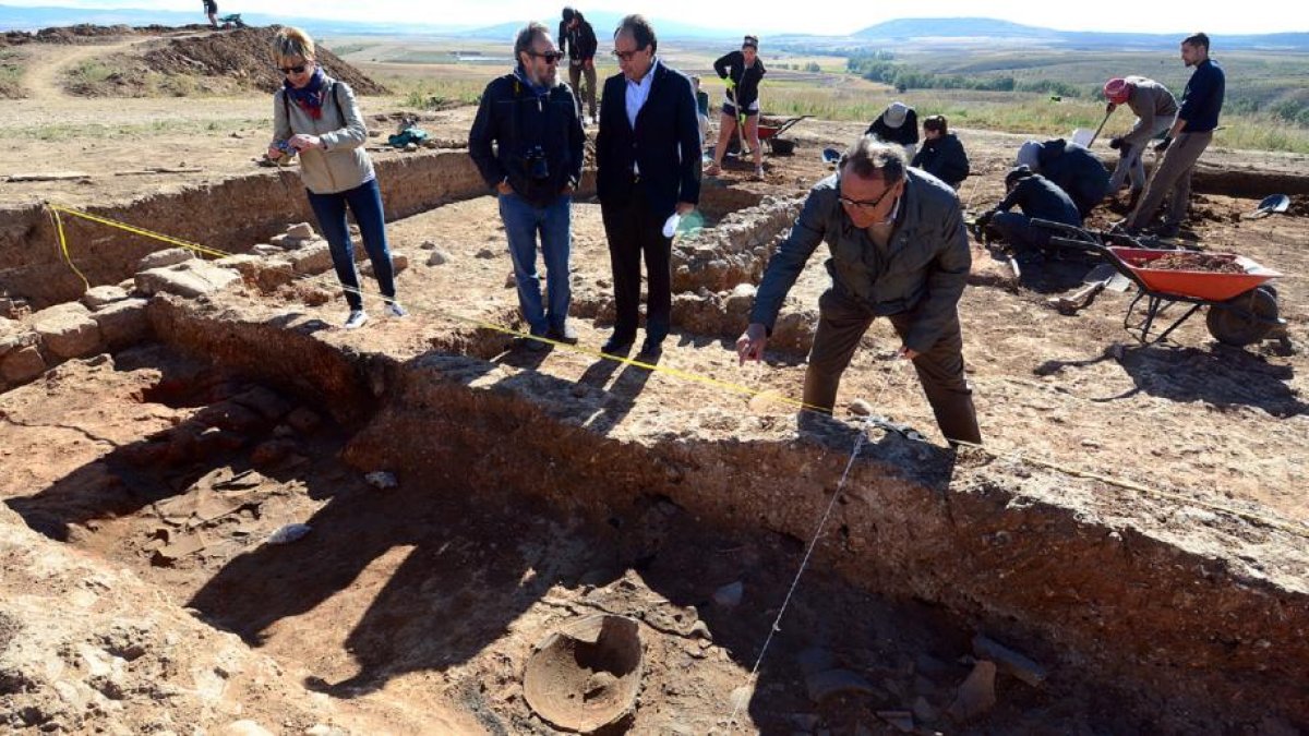 El avance de la excavación ha permitido ‘desenterrar’ hallazgos significativos.-ÁLVARO MARTÍNEZ