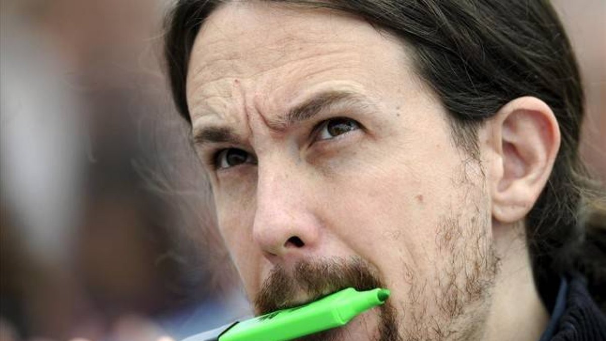 El secretario general de Podemos, Pablo Iglesias, durante el mitin de su partido en Oviedo este domingo.-Foto: REUTOERS/ ELOY ALONSO