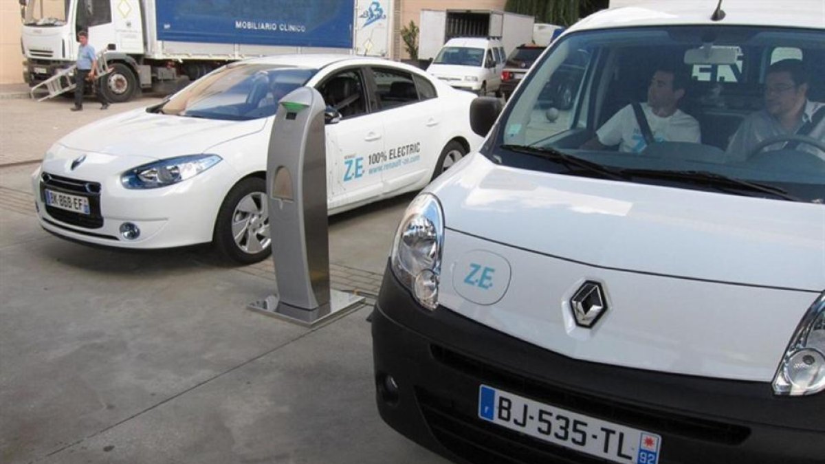 Puntos de recarga de coches eléctricos.-EUROPA PRESS