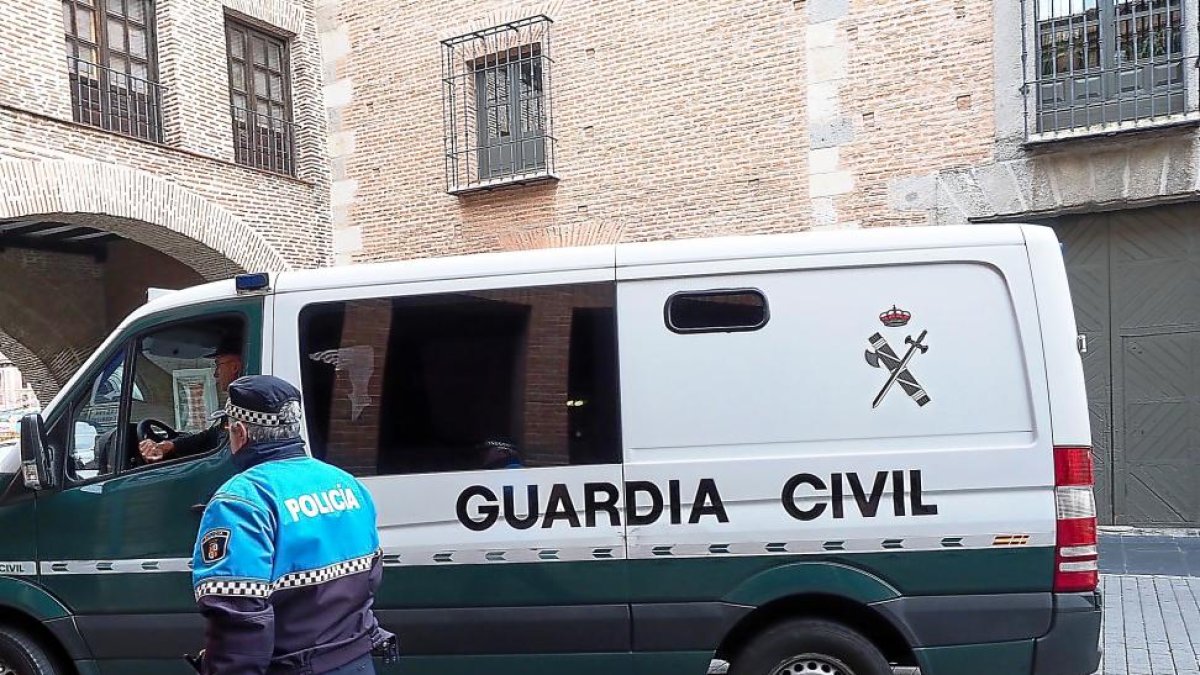 Imagen de archivo de la entrada del acusado a los Juzgados en un juicio anterior.-MIGUEL ANGEL SANTOS (PHOTOGENIC)
