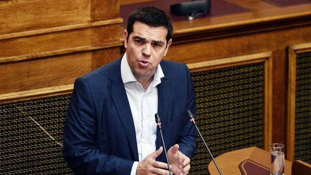 Tsipras, durante su intervención ante el Parlamento griego.-Foto: AFP / LOUISA GOULIAMAKI