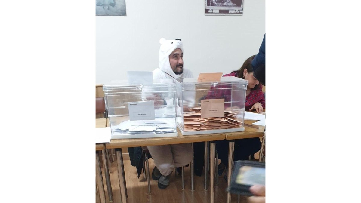 Presidente de la mesa electoral de El Burgo de Osma.-EUROPA PRESS