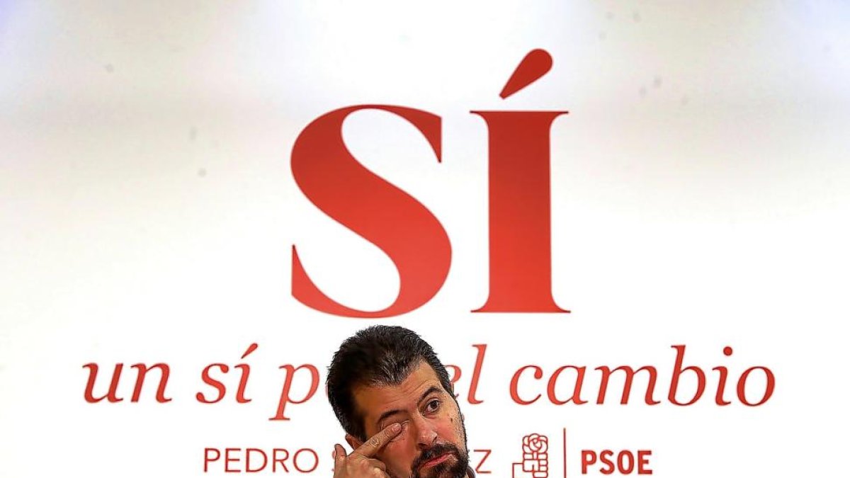 Luis Tudanca durante la rueda de prensa que ofreció ayer.-ICAL