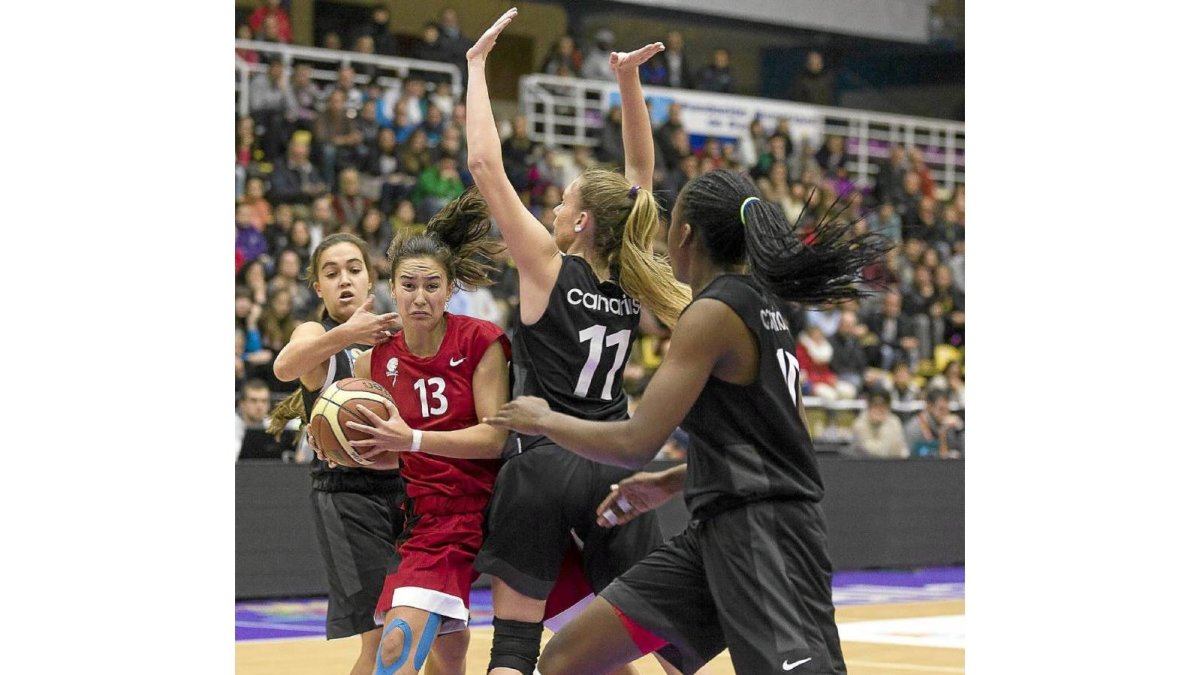 La selección femenina de Castilla y León durante la final contra el combinado canario-M. GONZÁLEZ/APDV