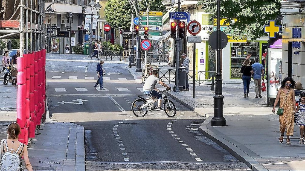 Calles sin coche en una restricción de tráfico por ozono.