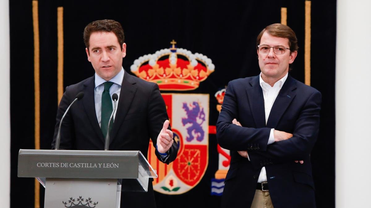 Teodoro García Egea y Alfonso Fernández Mañueco. -J. M. LOSTAU