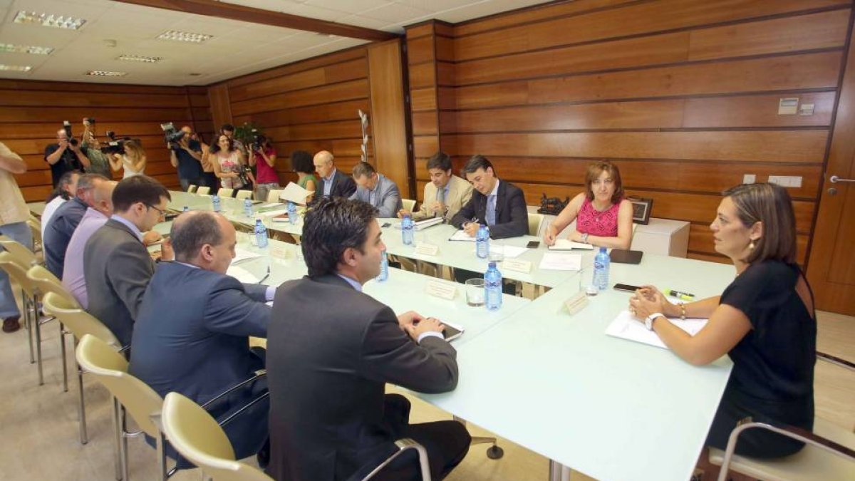 La consejera de Agricultura y Ganadería, Milagros Marcos, preside la reunión del Consejo Regional Agrario.-Ical