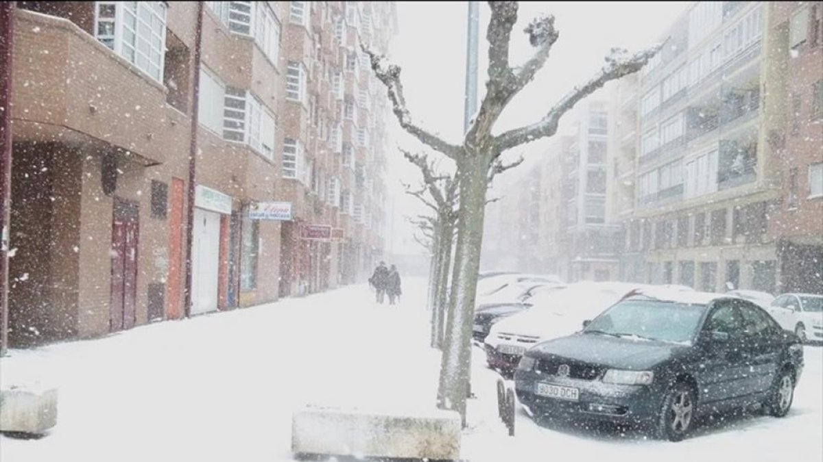 La nieve se deja sentir ya en numeros puntos de la Comunidad.-EUROPA PRESS
