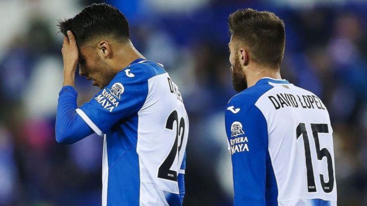 Diego Reyes y David López lamentan una ocasión fallada.-EFE / ALEJANDRO GARCÍA