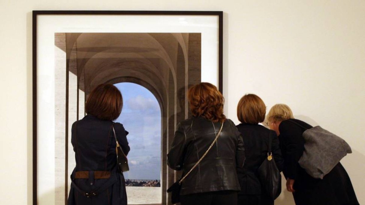 Fotografía de Begoña Zubero en la muestra 'La piel traslúcida' en el Museo Patio Herreriano-Ical