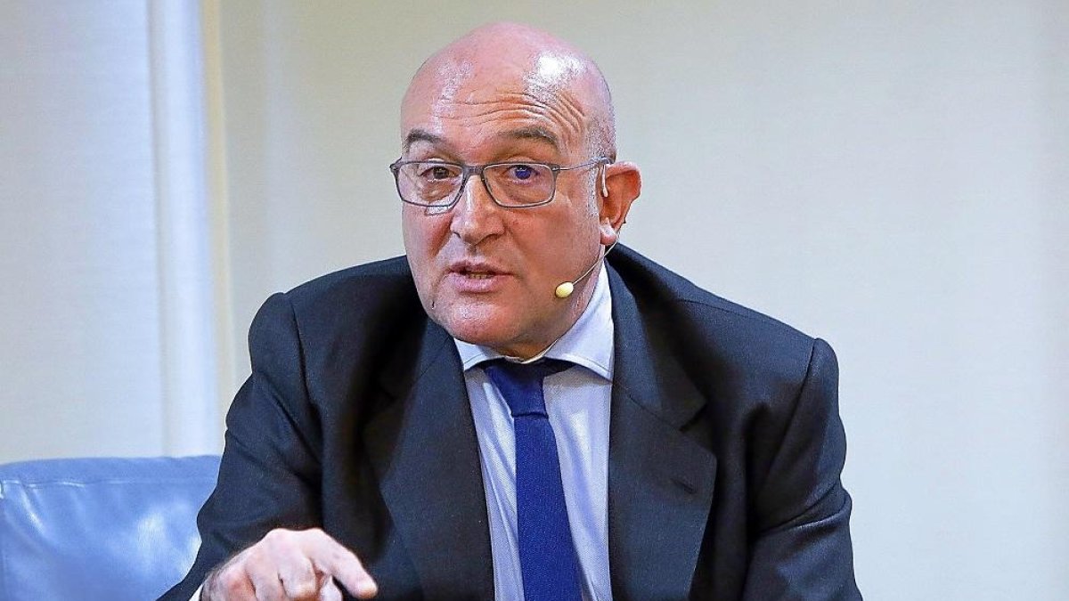 Jesús Julio Carnero, durante una de sus intervenciones.-J. M. LOSTAU