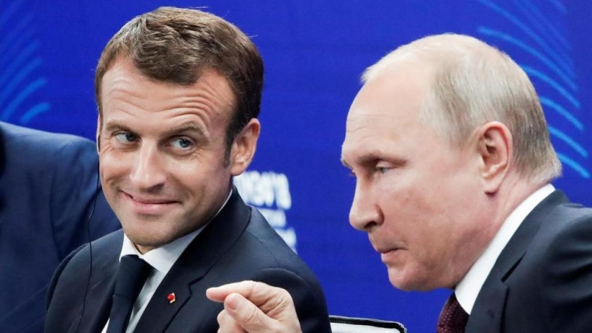 l presidente ruso,  Vladimir Putin, junto al presidente francés, Emmanuel Macron, en San Petersburgo-DIMITRI LOVESKY