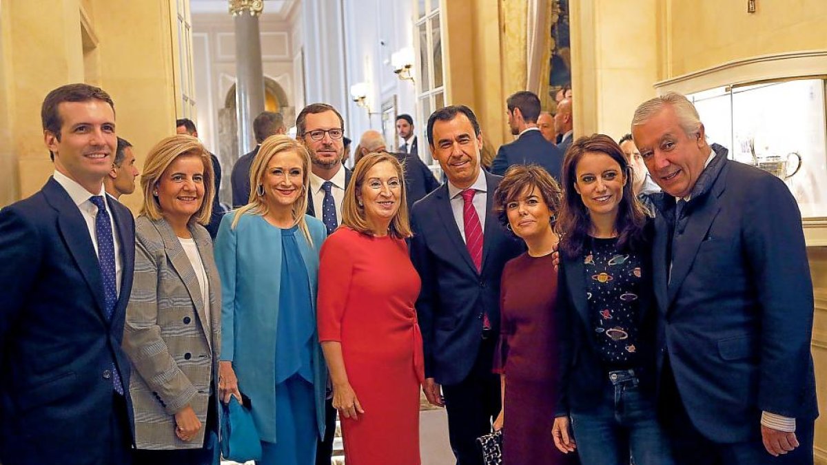Pablo Casado, Fátima Báñez, Cristina Cifuentes, Javier Maroto, Ana Pastor, Fernando Martínez Maíllo, Soraya Sáenz de Santamaría, Andrea Levy y Javier Arenas, en el Forum Europa.-RAQUEL P. VIECO