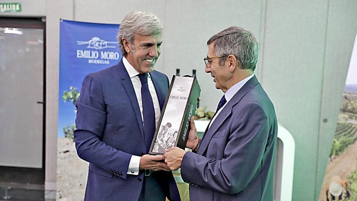 José Moro, de Bodegas Emilio Moro, recibe el premio ‘Autelsi’ a la innovación tecnológica.-EL MUNDO