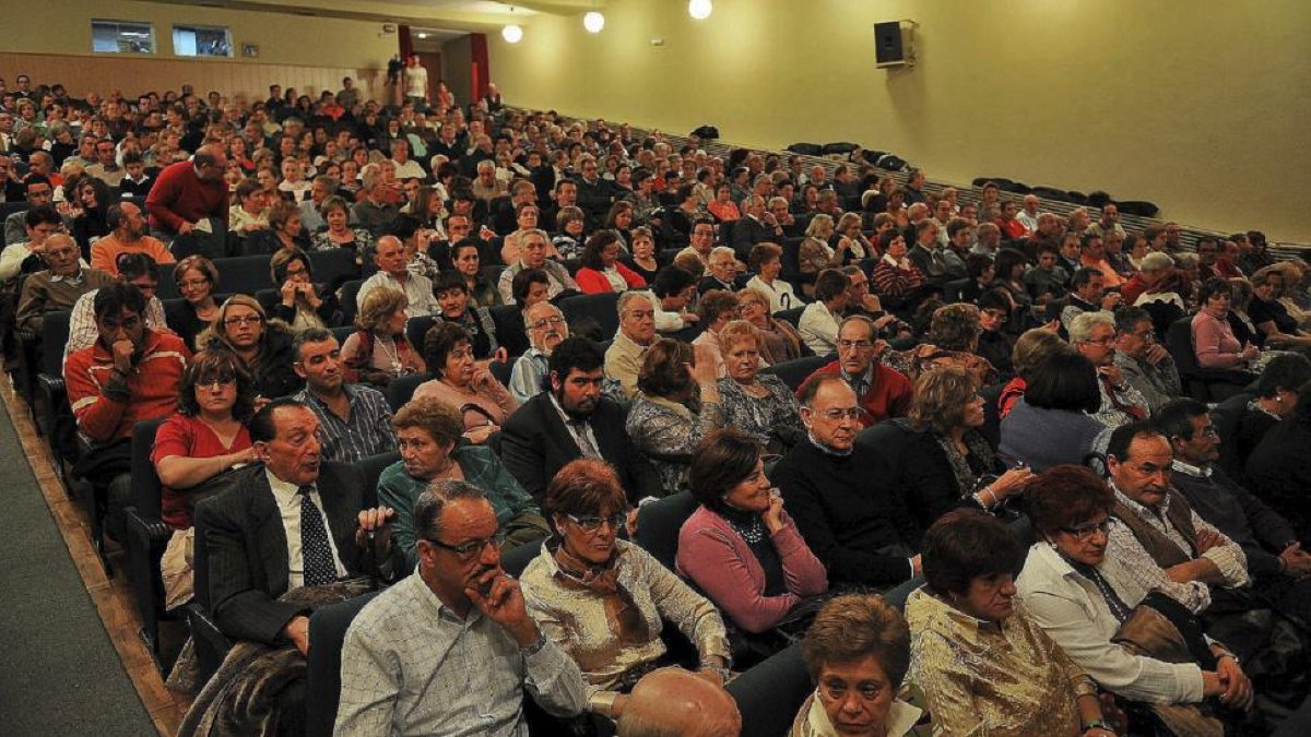 Público en la Sala Borja.-J. GONZÁLEZ