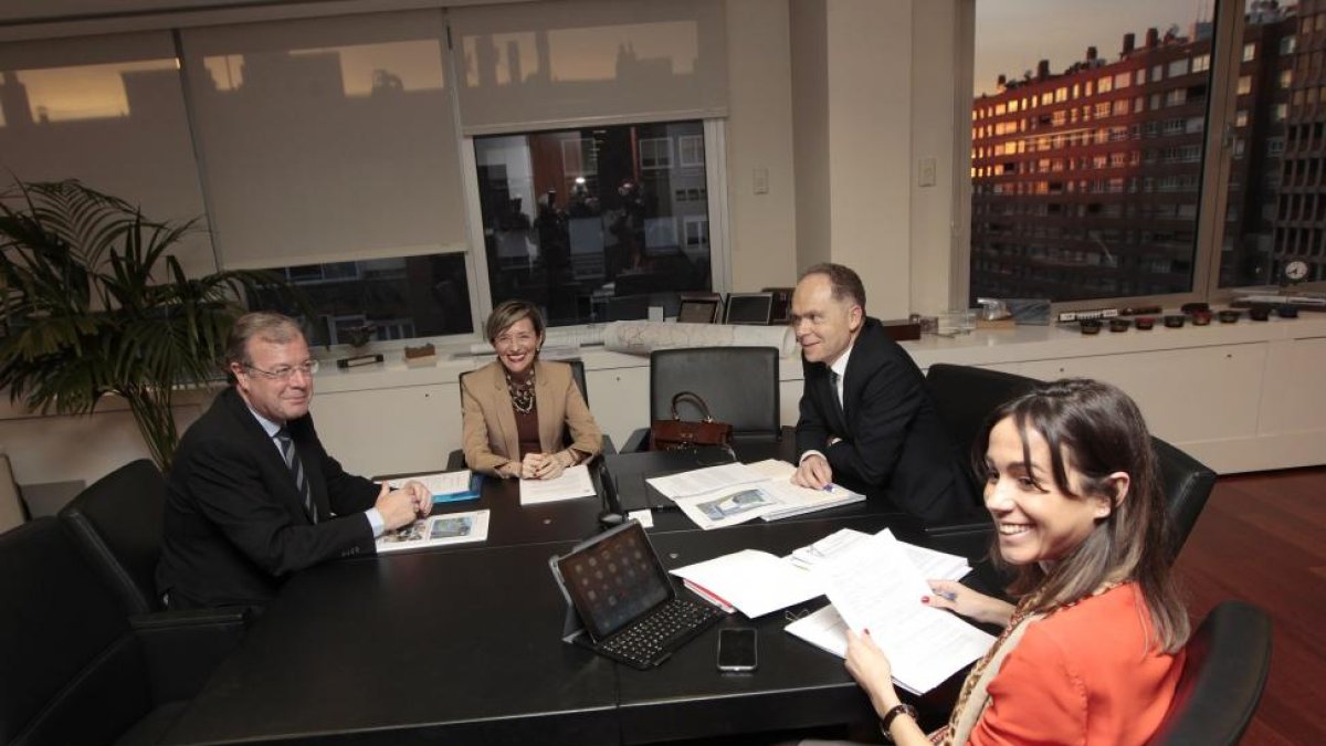 Isabel Pardo de Vera en una reunión este año con Antonio Silván.-ICAL