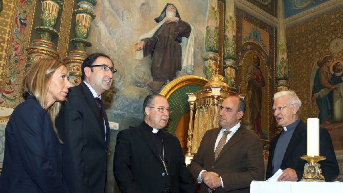 (I a D) La concejal de Cultura, Carmen Fernández; el alcalde de Palencia, Alfonso Polanco; el obispo de la Diócesis, Esteban Escudero; el presidente de la Diputación, José María Hernández y el coordinador de los actos, Mateo Aparicio presentan la programa-Ical