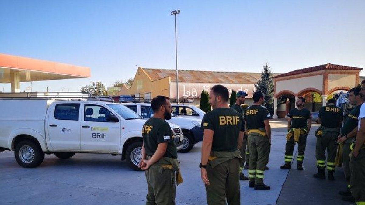 Efectivos camino al aeropuerto de Barajas para ir a Canarias.-@BRIFTABUYO