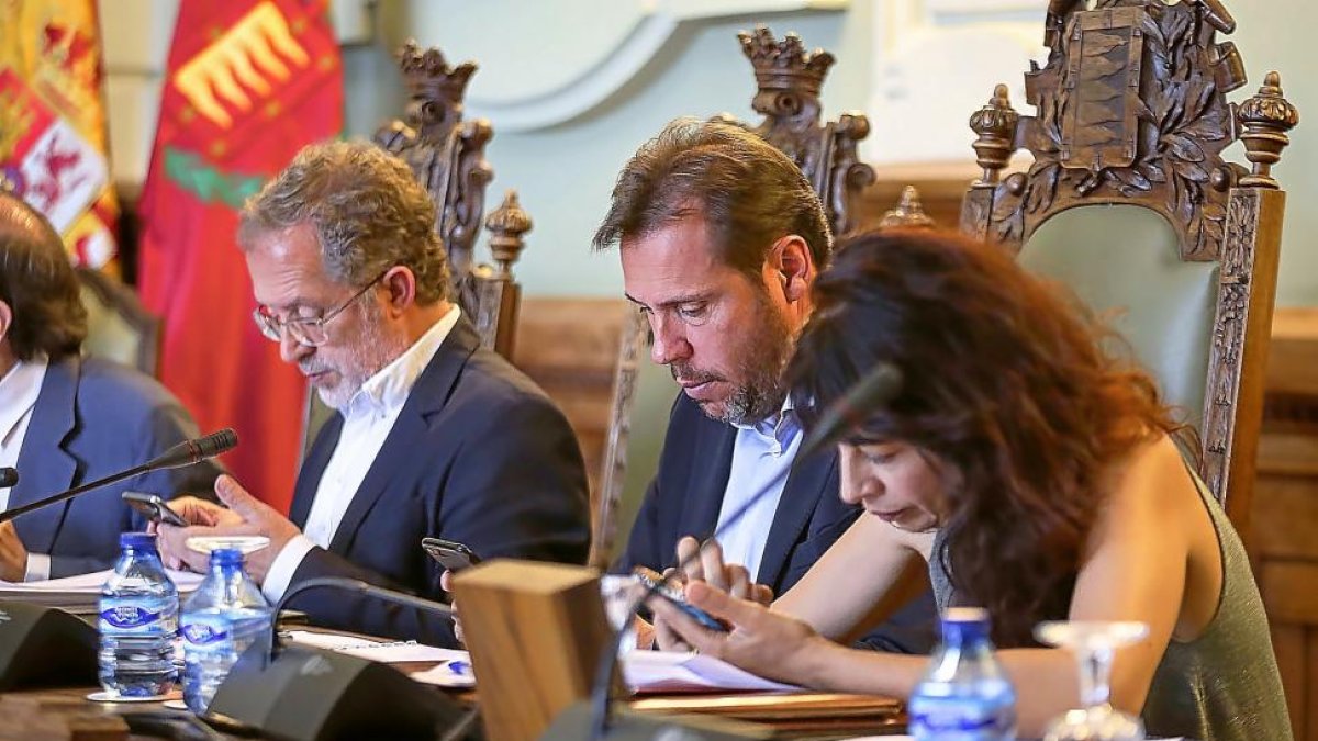 Imagen de archivo de un pleno celebrado en el Ayuntamiento de Valladolid.-MIGUEL ÁNGEL SANTOS (PHOTOGENIC)