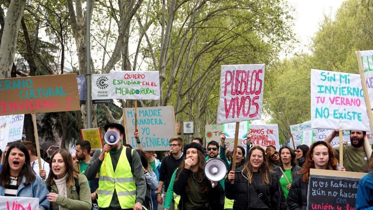 Miembros del Bloque Joven Rural durante la revuelta de la España Vaciada, en Madrid.-E.M.