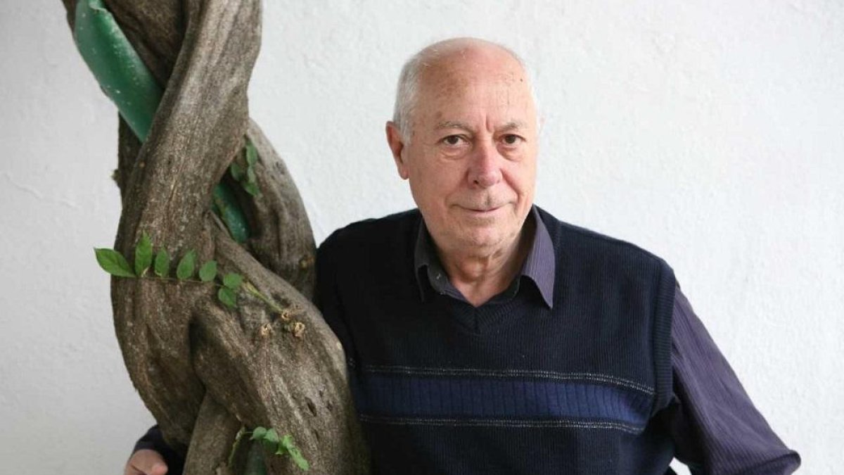 El poeta granadino Antonio Carvajal enuna imagen de archivo.-FRANCISCO FERNÁNDEZ
