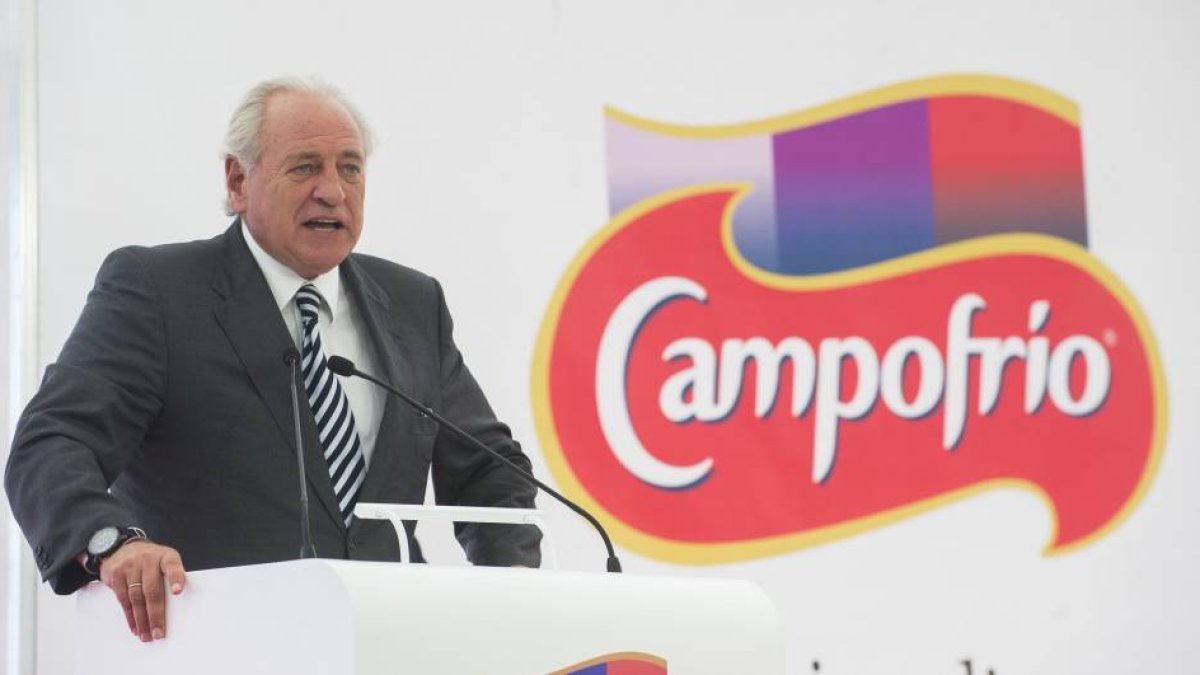Acto de colocación de la primera piedra de la nueva fábrica de Campofrío, que reemplazará a la antigua planta incendiada el 16 de noviembre de 2014. El presidente de Campofrío, Pedro Ballvé-Ical