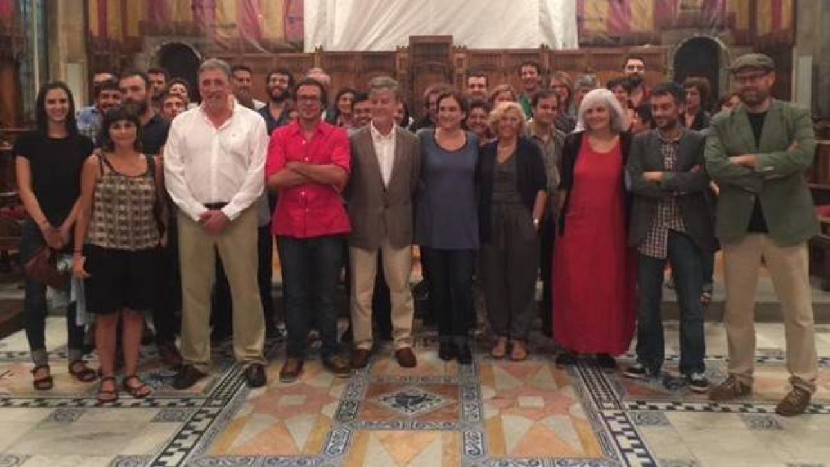 Reunión en Barcelona de los alcaldes de Madrid, Manuela Carmena; Cádiz, José María González 'Kichi'; Badalona, Dolors Sabater; Zaragoza, Pedro Santisteve; A Coruña, Xulio Ferreiro; Santiago, Martiño Noriega, y Pamplona, Joseba Asiron.-@ADACOLAU