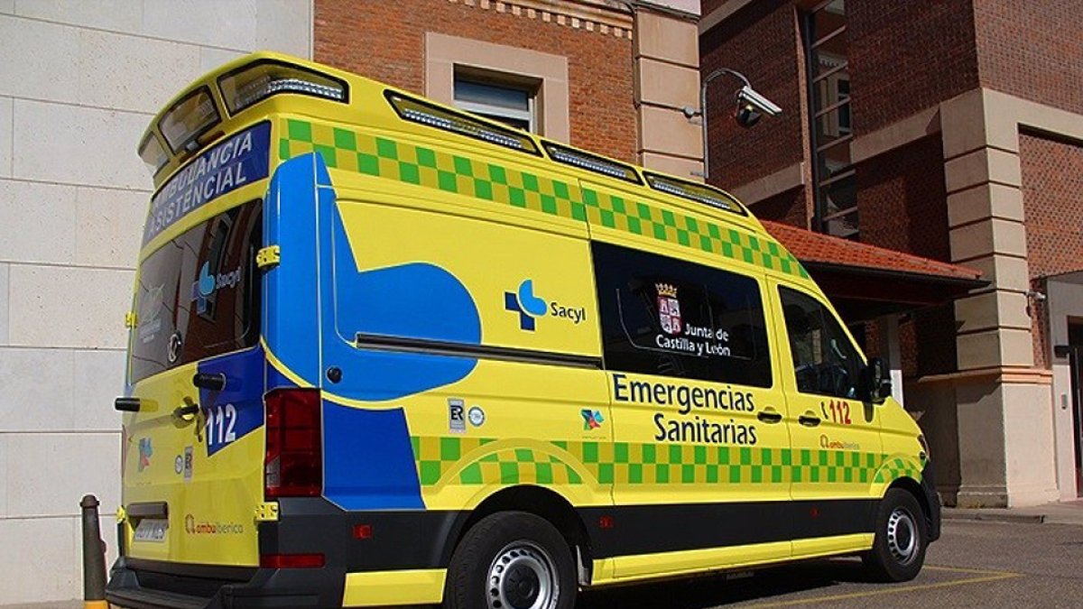 Foto de archivo de una ambulancia Medicalizada de Sacyl - E. PRESS