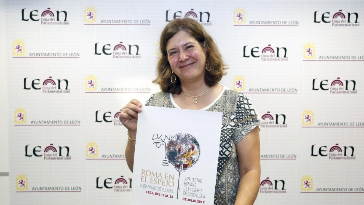La concejala de Cultura, Patrimonio y Turismo del Ayuntamiento de León, Margarita Torres, presenta ‘Roma en el espejo. Subterráneo de cultura’.-ICAL