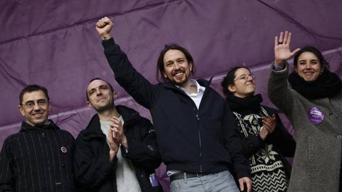 El líder de Podemos, Pablo Iglesias, tras el mitin pronunciado el pasado domingo en la Puerta del Sol.-Foto: AP / DANIEL OCHOA DE OLZA
