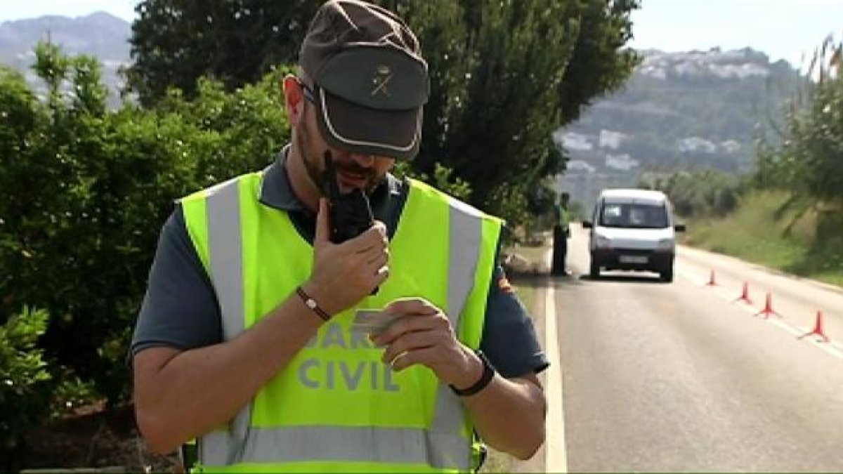 Una mujer guardia civil, amonestada por ausentarse para ir al baño por tener la menstruación-
