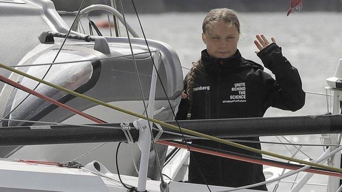 Greta Thunberg, a bordo del ’Malizia II’, a su llegada a Nueva York.-AP / KIRSTY WIGGLESWORTH